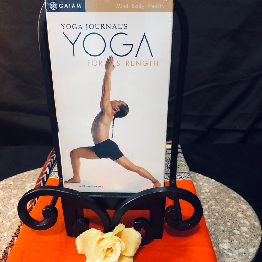 GAIAM Yoga for Strength VHS — White & Black